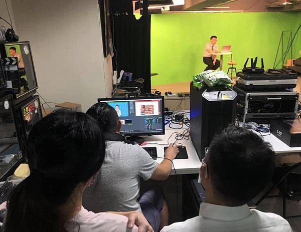 揚起下顎 翻轉人生